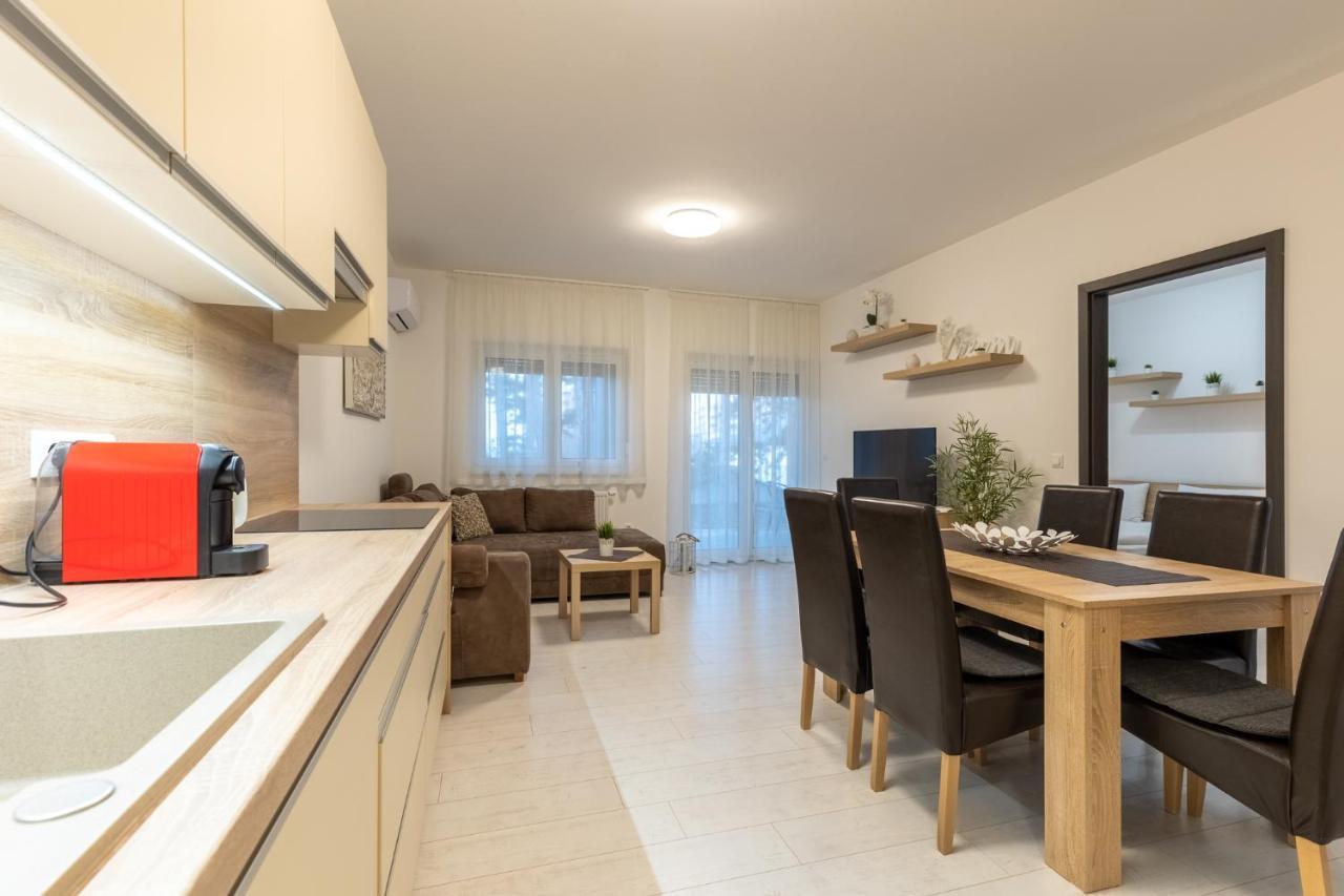 Leda Apartmanok By Bltn Шіофок Екстер'єр фото